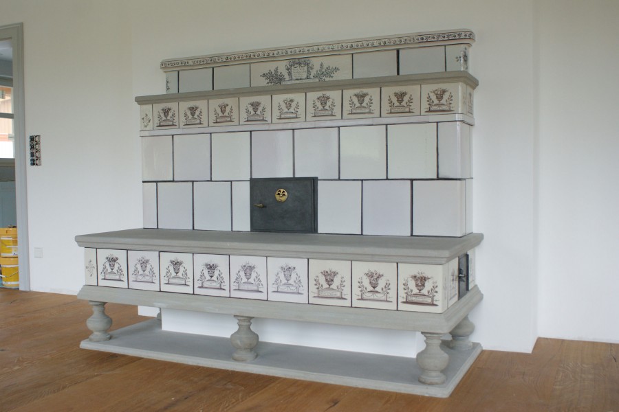 Antiker Kachelofen - Kanton Basel