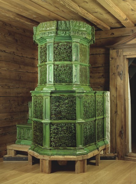 Planzerhaus Bürglen - Kachelofen neu aufgebaut und restauriert - Denkmalpflege Uri.