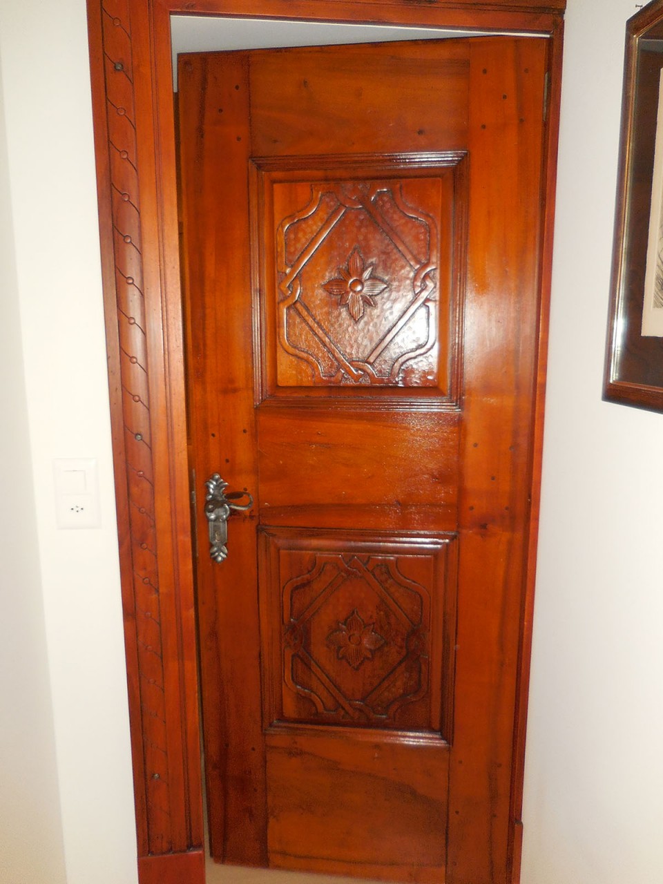 Antike Nussbaumtüren