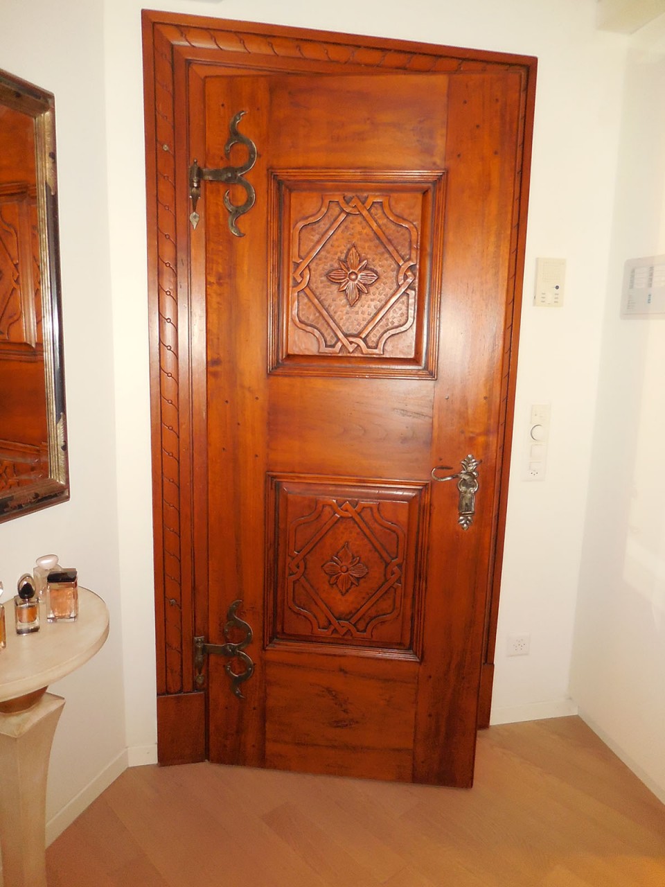 Antike Nussbaumtüren